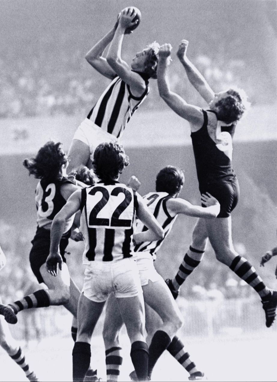 Bill Picken takes a classic screamer against Richmond in 1974